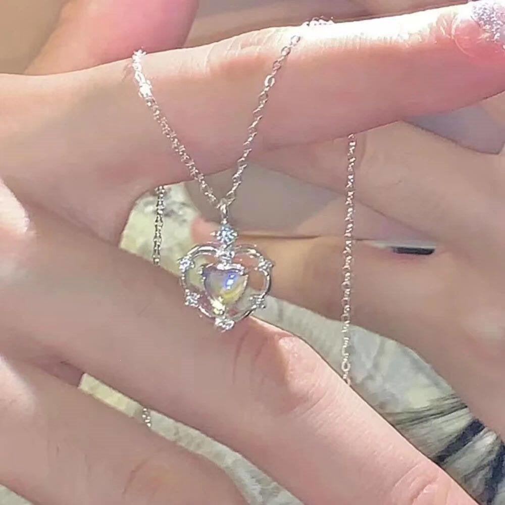 Women's Delicate Heart Light Luxury Graceful Fashionable Butterfly Clavicle Necklace