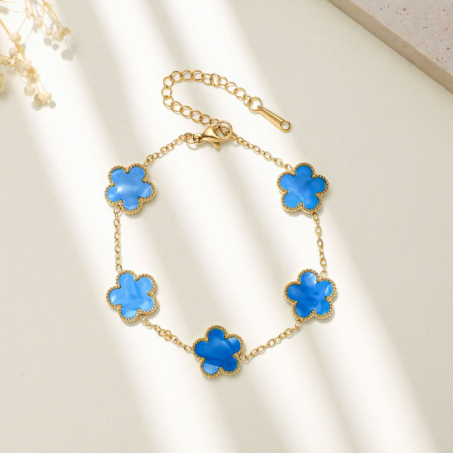 Women's Steel Gold-plated Parthenocissus Grass Plaid Fashion Simple Light Bracelet