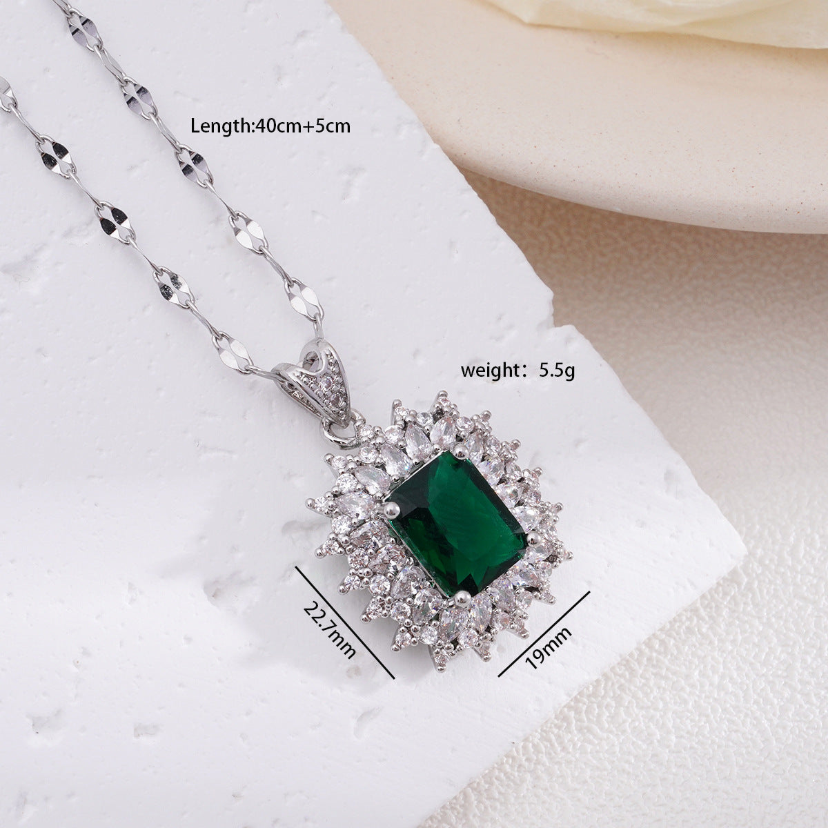 Super Flash Premium Emerald Female Jewelry Necklaces