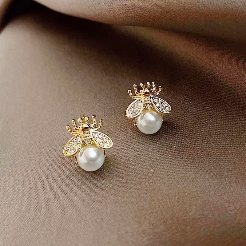 Women's Elegant Delicate Pearl Fashionable Niche Temperament Earrings