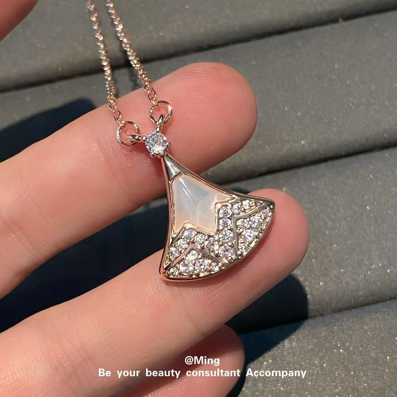 Fan-shaped Small Skirt Female Gradient Pink Diamond Natural White Shell Necklaces