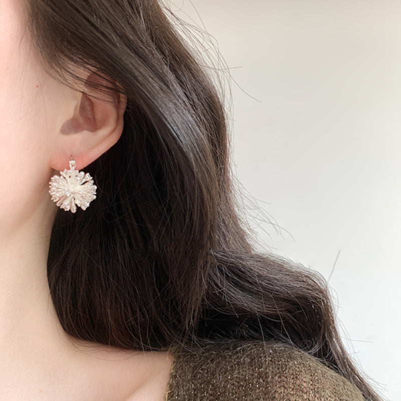 Women's White Pearl Fireworks Metal Beads Clip Mild Luxury Earrings