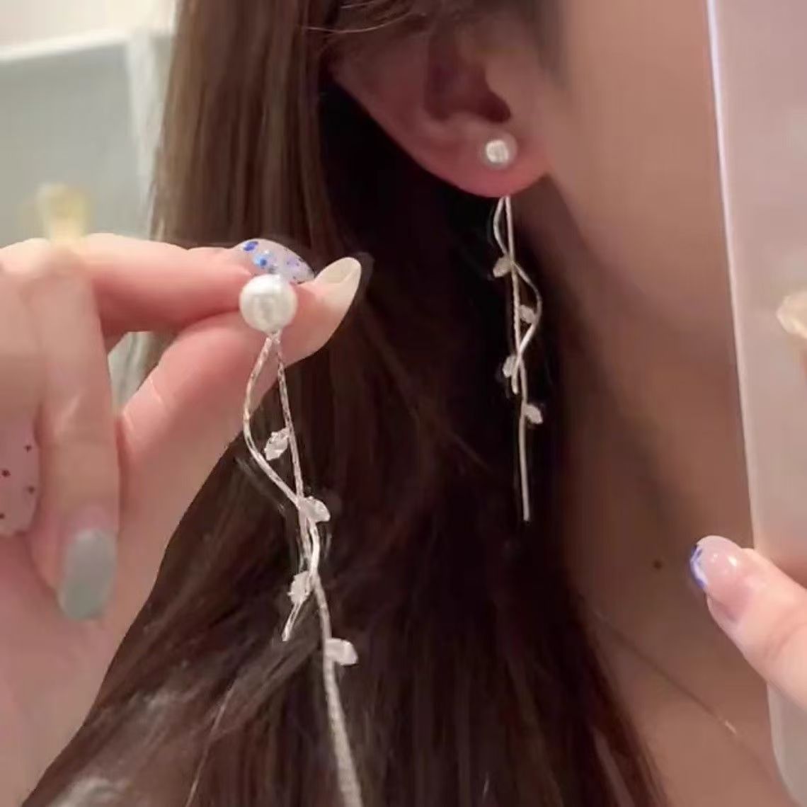 Women's Korean Leaves Pearl Tassel Light Luxury Advanced Earrings