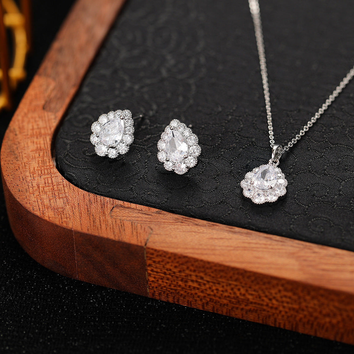 Glamorous Comfortable Two-piece Affordable Luxury Fashion Jewelry Set