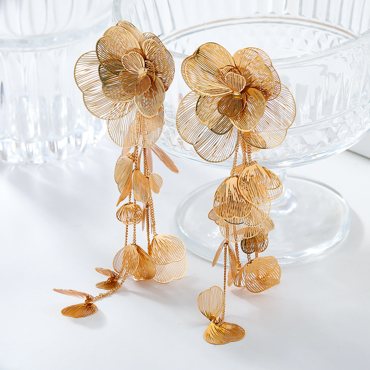Women's Alloy Flower Exaggerated Light Luxury Metal Earrings