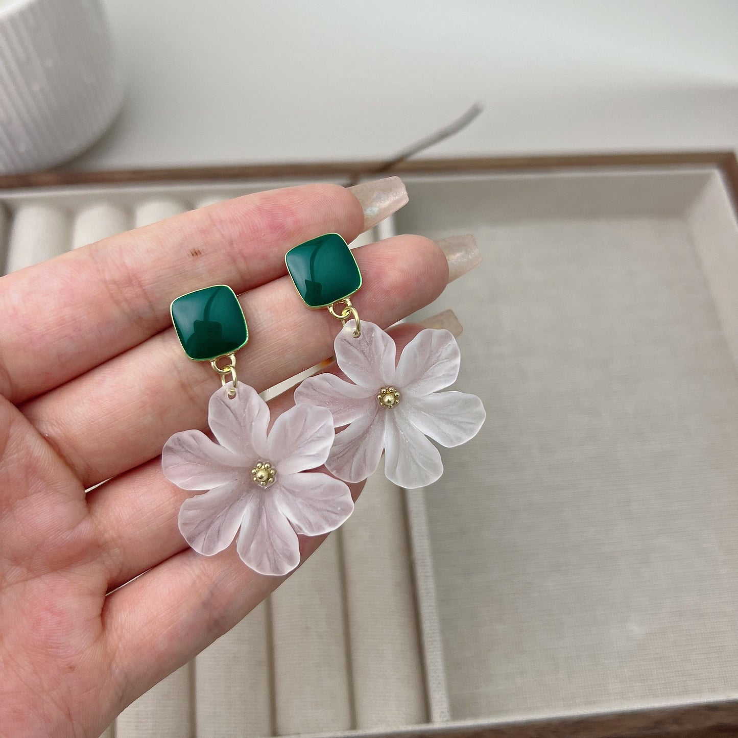 Women's Acrylic Flower Niche Design Trendy High-grade Sweet Mori Ear Earrings