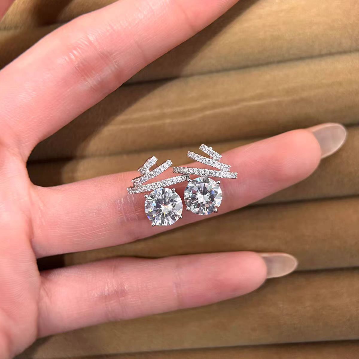 Women's Sier Big Diamond For Light Luxury Temperament Fashionable High-grade Exquisite Earrings
