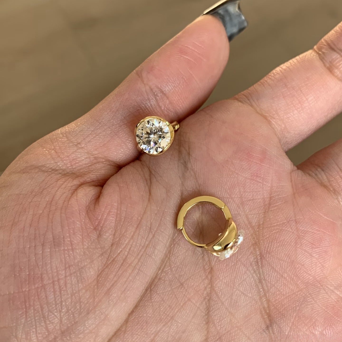 Women's Sterling Sier Ear Clip Moissanite 2 Karat Affordable Luxury Fashion Stud Earrings