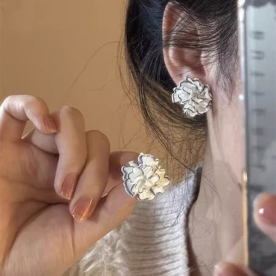 French Elegant Three-dimensional Flower Female Niche Unique Design Temperament Personality Earrings