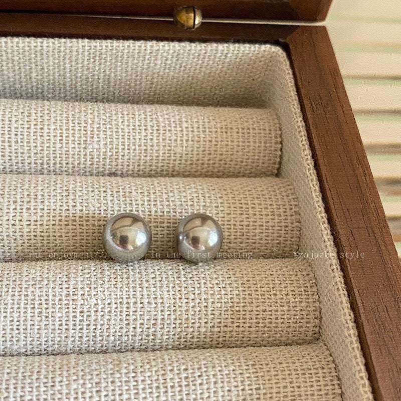 Women's Retro Hepburn Sier Needle Large Pearl Elegant French Round For Stud Earrings