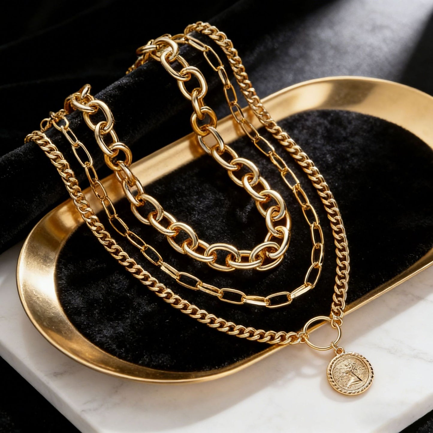 Women's Light Luxury Minority Elegant Embossed Round Necklace