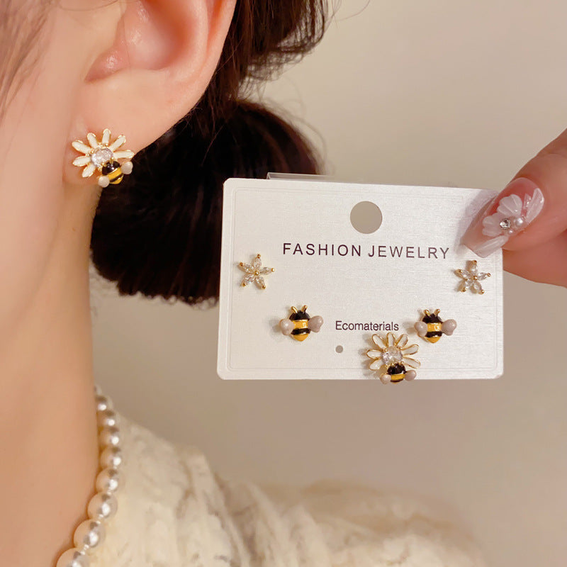Women's French Sweet Bee Little Daisy Three-piece Exquisite Light Luxury Earrings