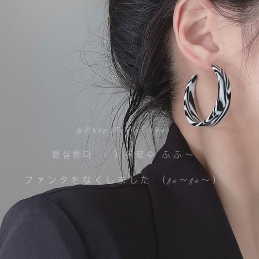 Women's White Zebra Pattern Exaggerated Round Sier Acrylic Style Ear High Earrings