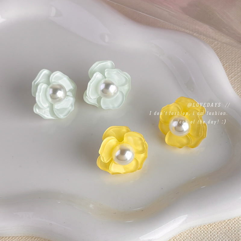 Women's Spring Fresh Flower Pearl Light Luxury Unique Beautiful Stud Earrings