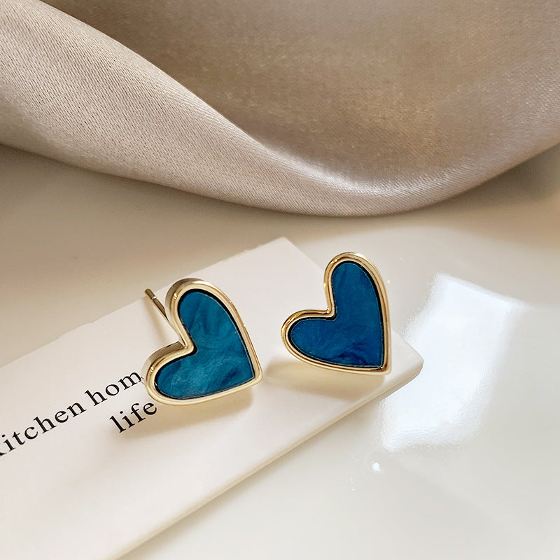 Women's Loving Heart Retro High-grade Light Luxury Stud Earrings