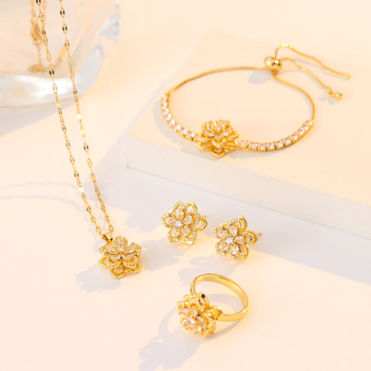 Women's Sweet Rotating Zircon Flower Niche Design Elegant Titanium Necklace
