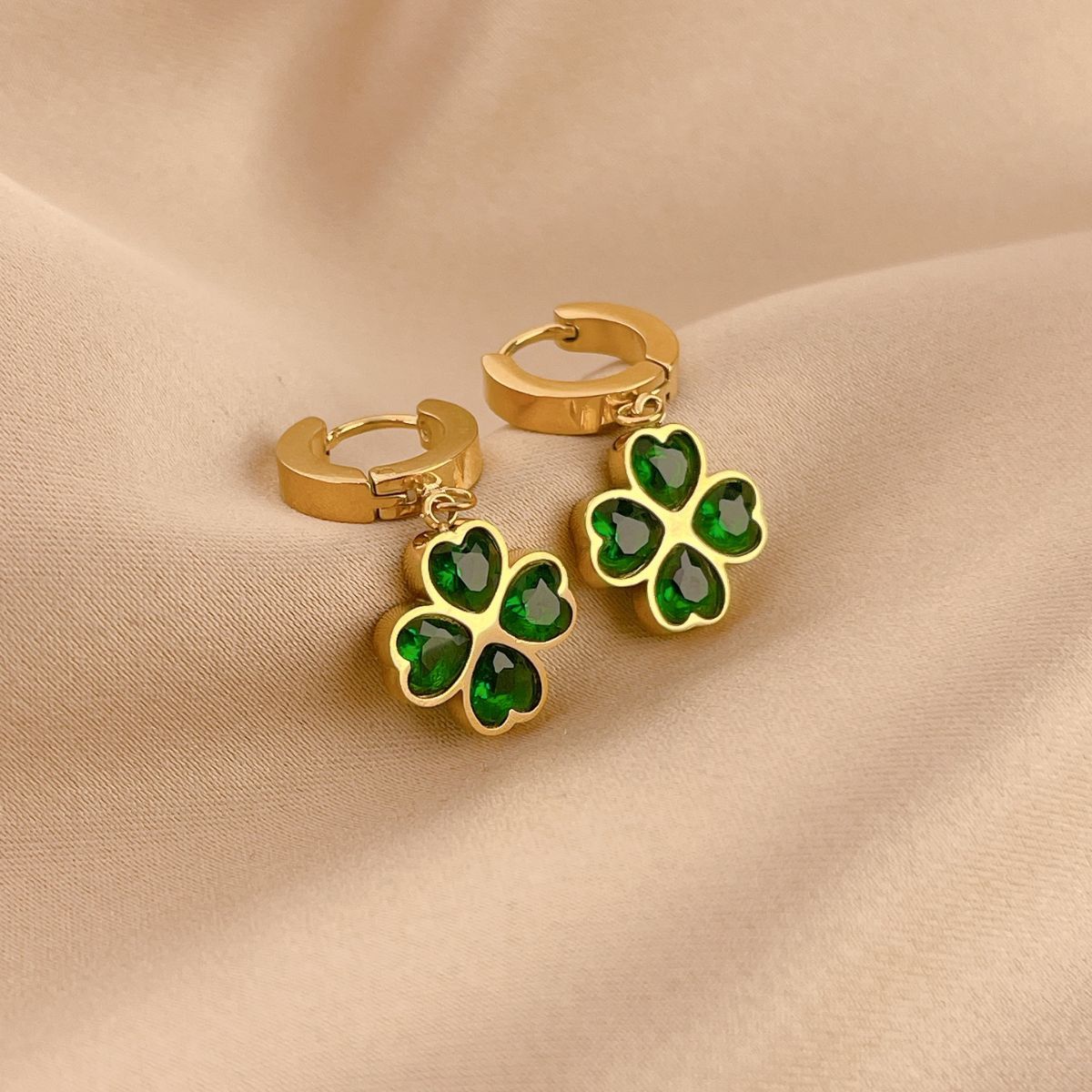 Love Heart Flowers Clip Elegant Clover Ear Buckle