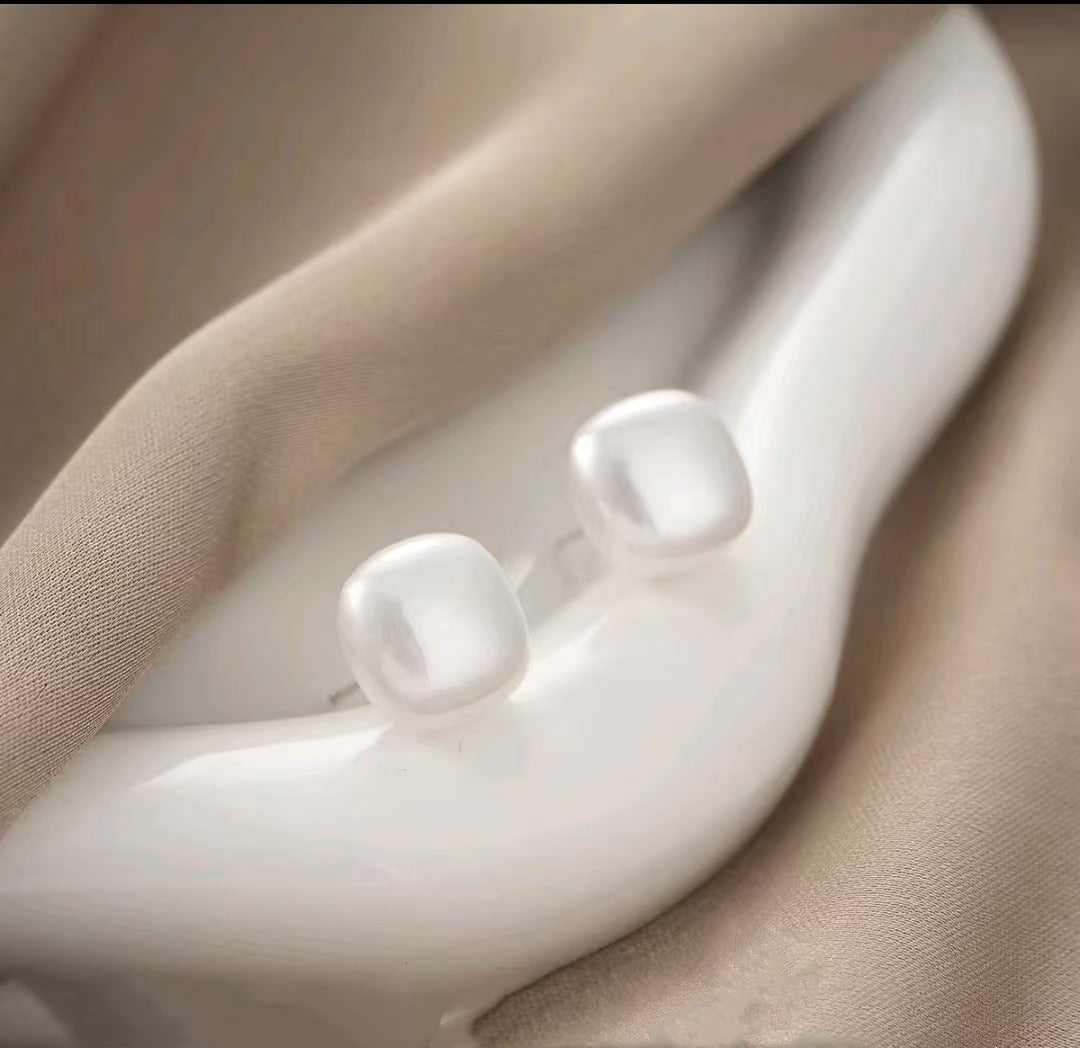 Women's Small Sugar Cube Pearl For Light Luxury Minority Stud Earrings