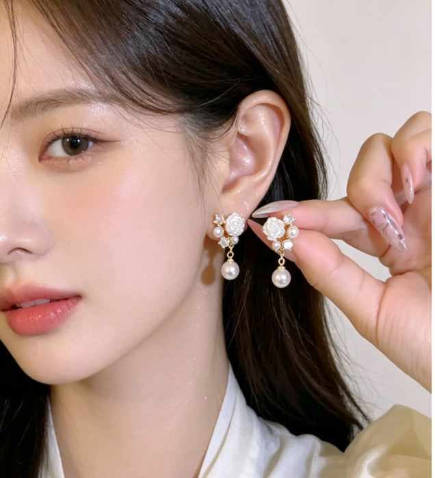 Women's Minority Design Fashionable Flower Light Luxury High-grade Temperament Earrings