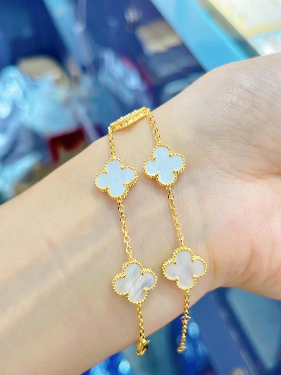 Style Light Luxury Four-leaf Flower High-grade Small Waist Bracelets