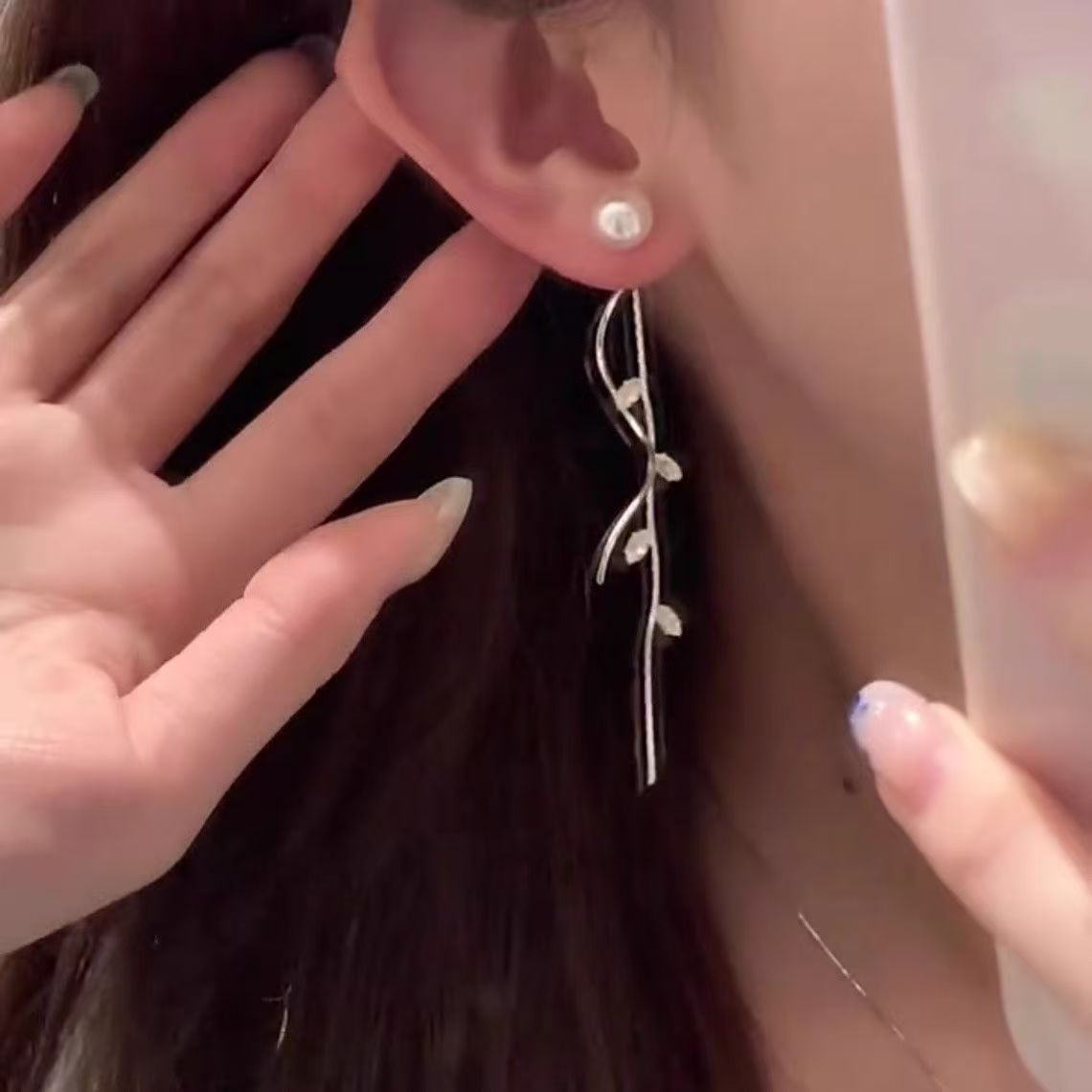 Women's Korean Leaves Pearl Tassel Light Luxury Advanced Earrings