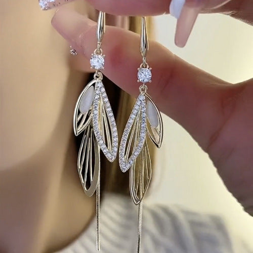 Women's Fashionable Temperament Pearl Design Opal Stone Ear Niche Earrings