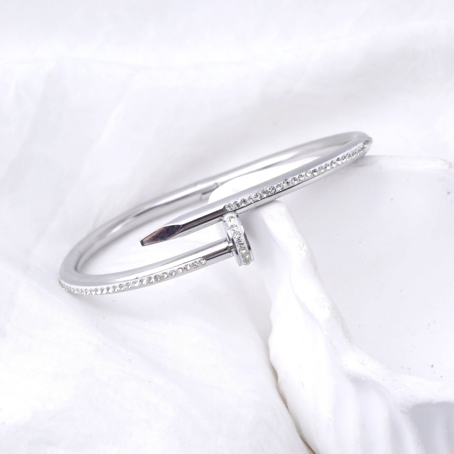 Women's Diamond Oval Button Vintage Court Style Light Luxury Bracelet