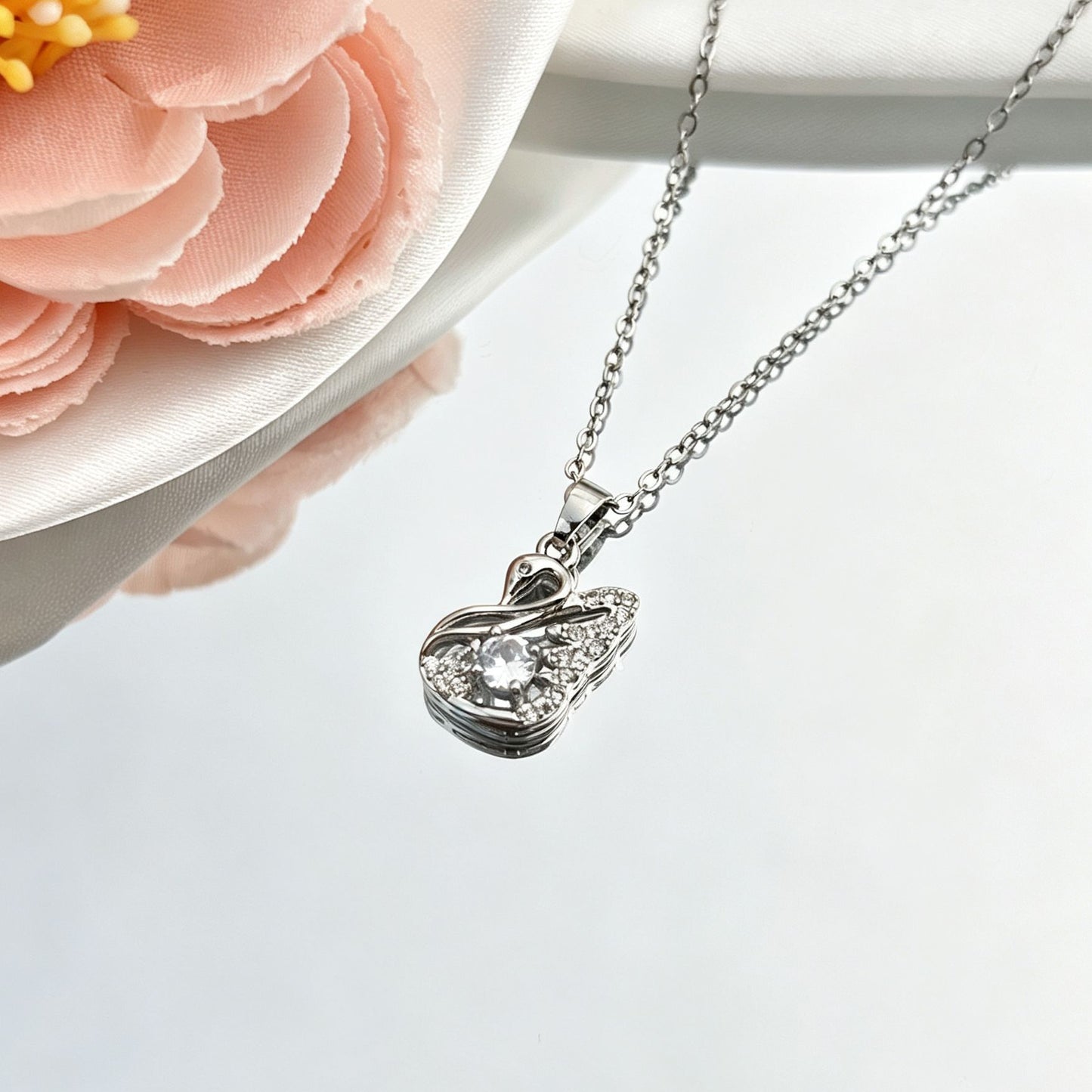 Women's Swan Light Luxury High-grade Clavicle Chain Elegant Necklace