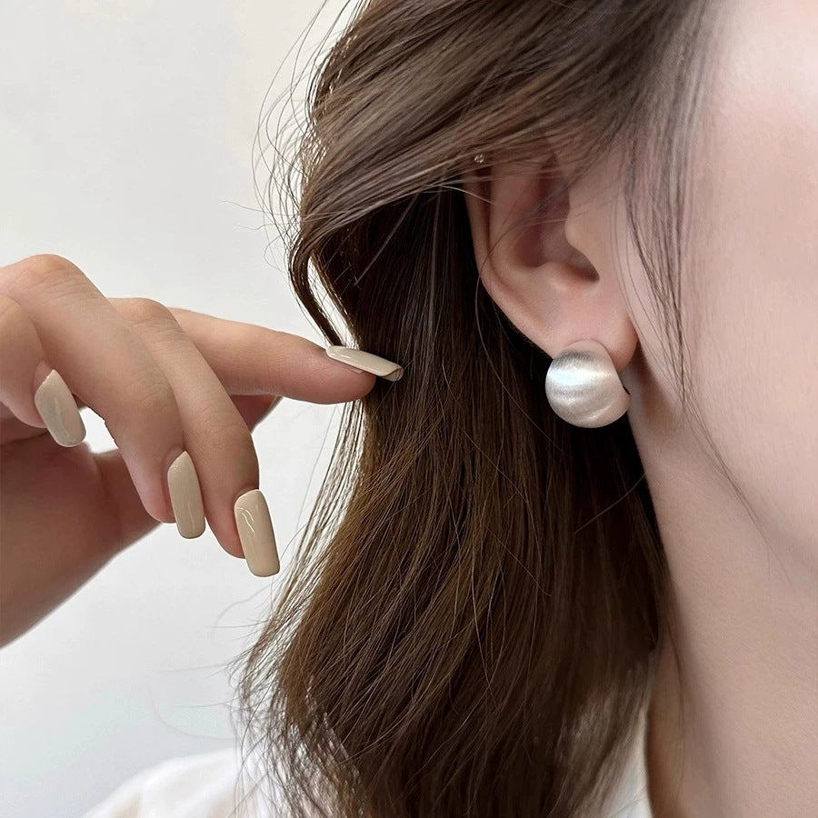 Women's Cold Style Metal Brushed For Light Luxury Minority High-grade Simple Stud Earrings