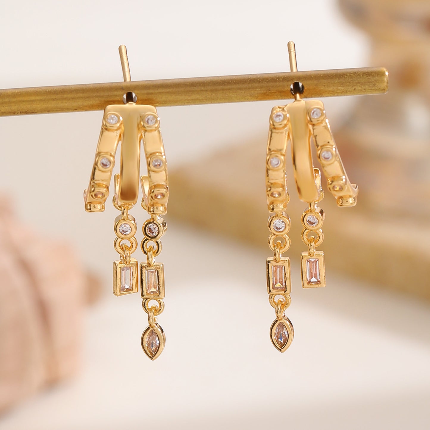 Women's Luxury Fashion Electroplated Personalized Creative Design Inlaid Zircon Sense Stud Earrings