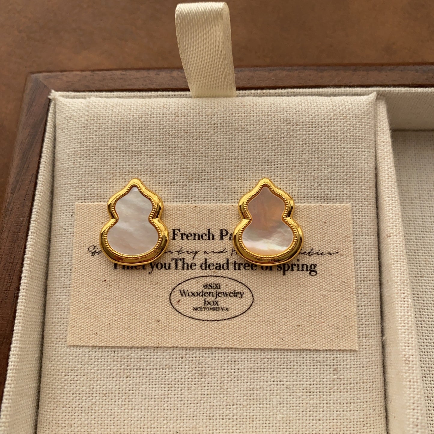 Women's Retro Affordable Luxury Fritillary Shell Light Lucky Romantic Fashion Stud Earrings