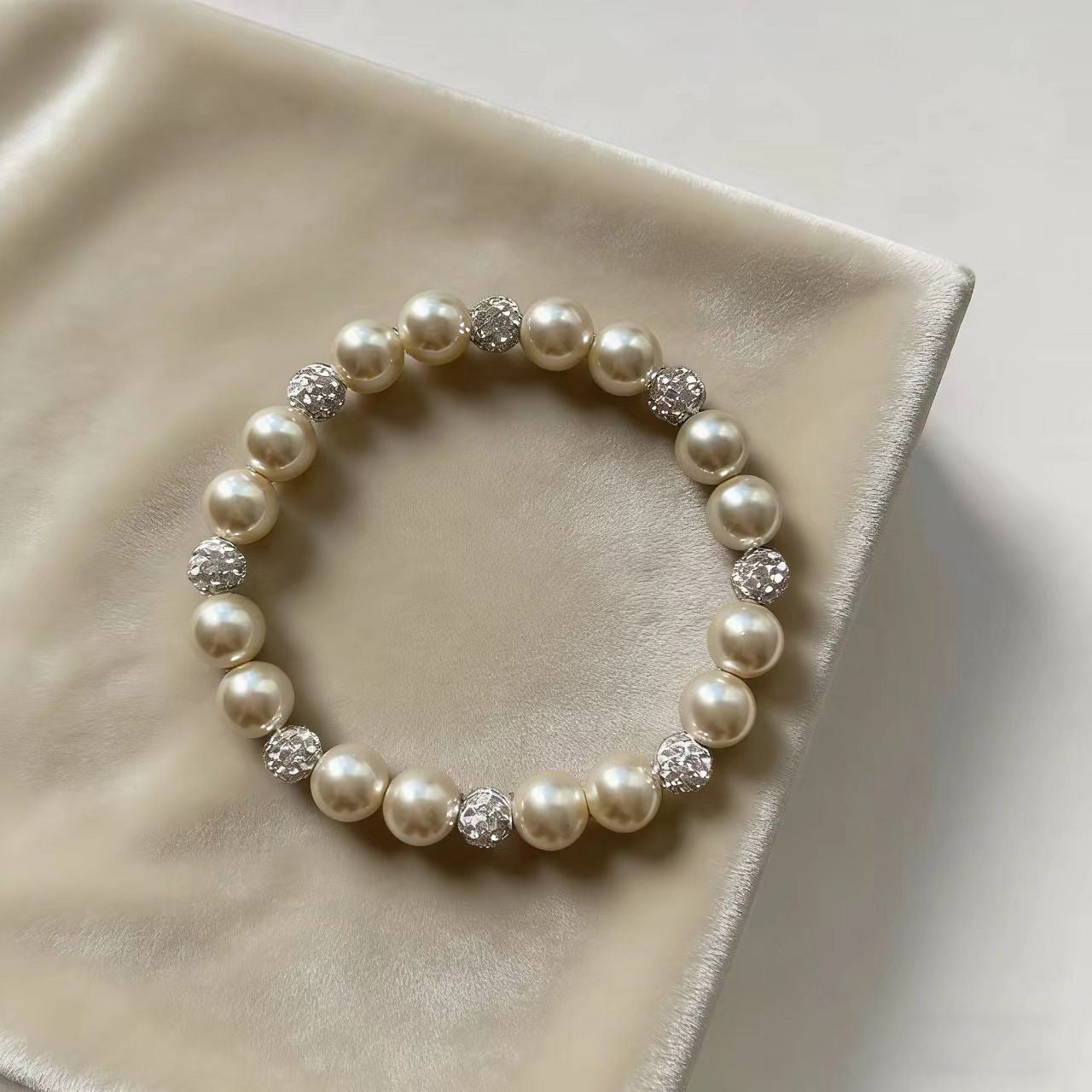 Women's Cream Mocha Mousse Pearl Light Luxury High-grade Temperament Bracelets