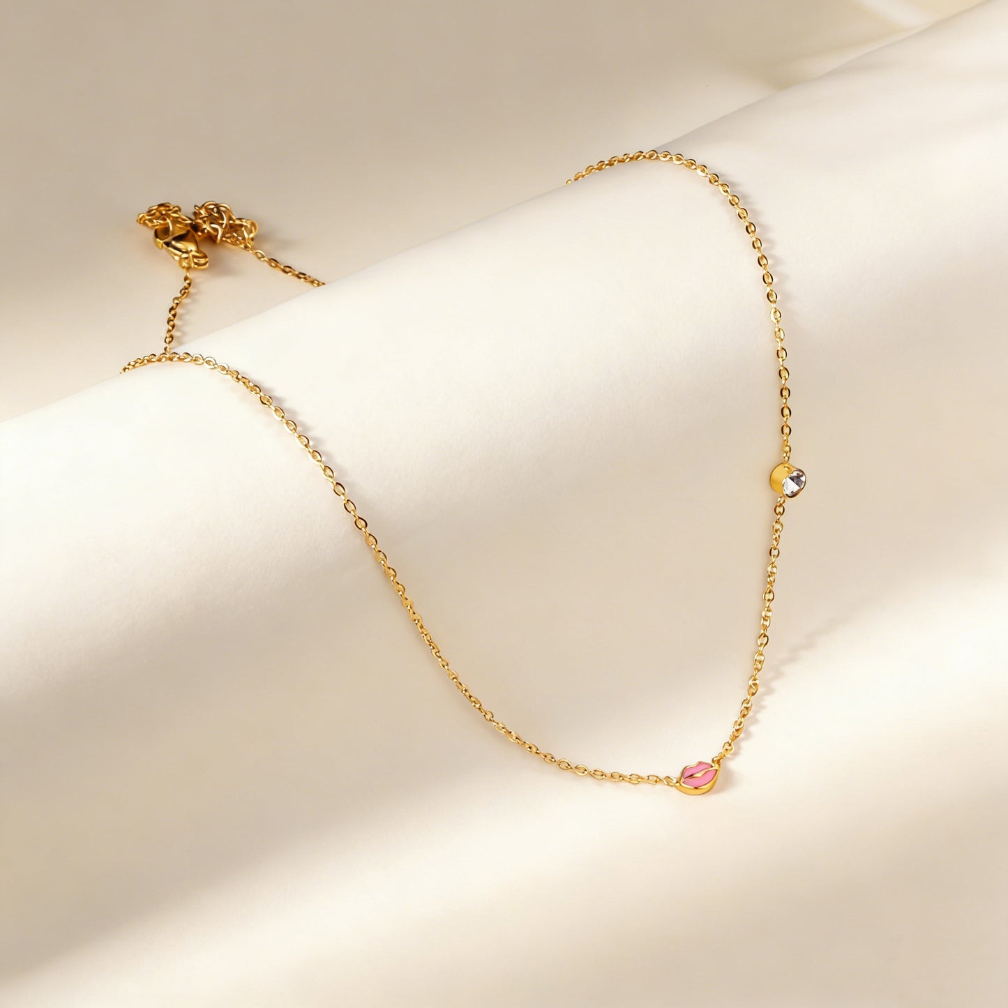 Women's Dripping Red Lip With Round Diamond Clavicle Chain Necklace
