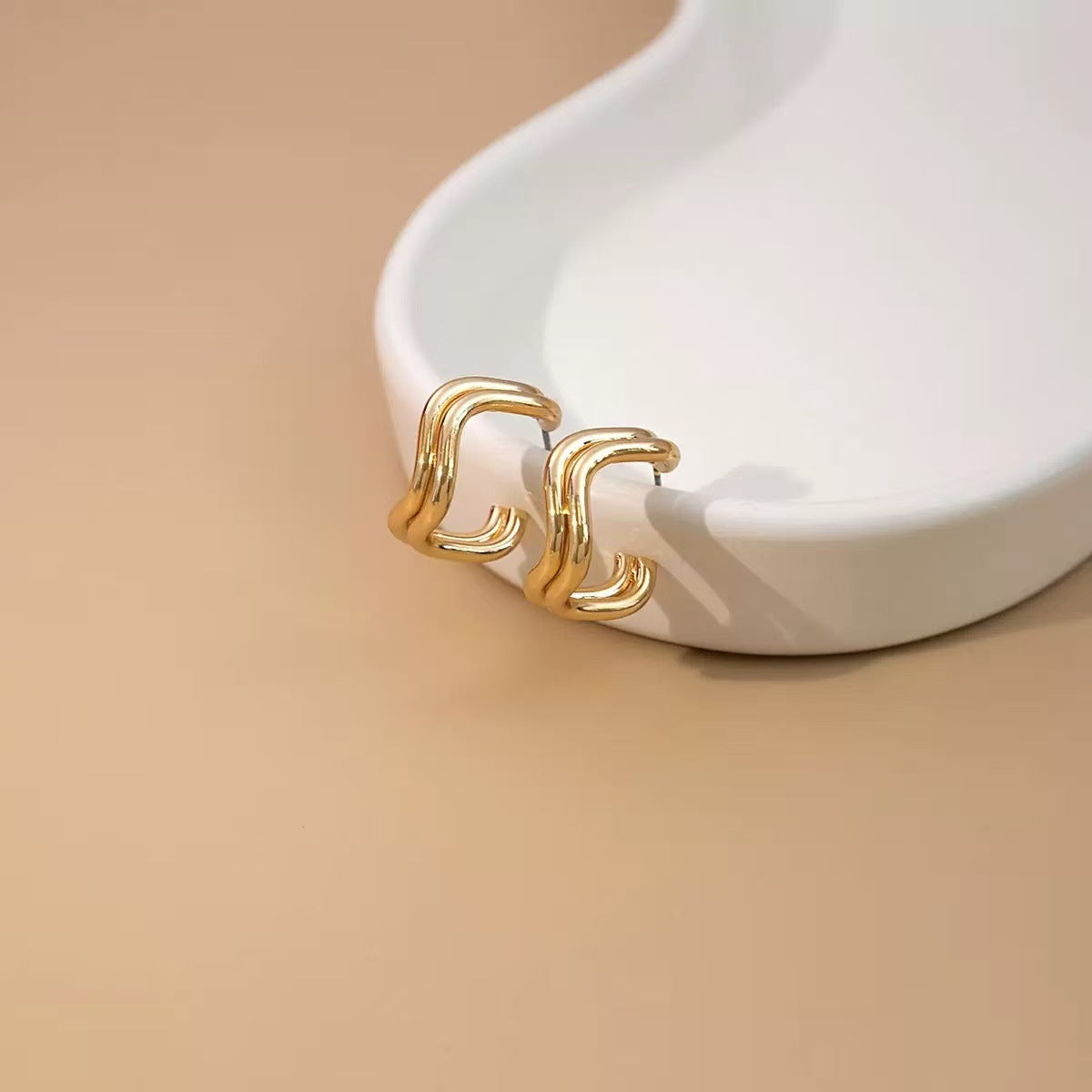 Women's Luxury Irregular Simple Cold Style Fashion Temperamental Minority Design High Earrings
