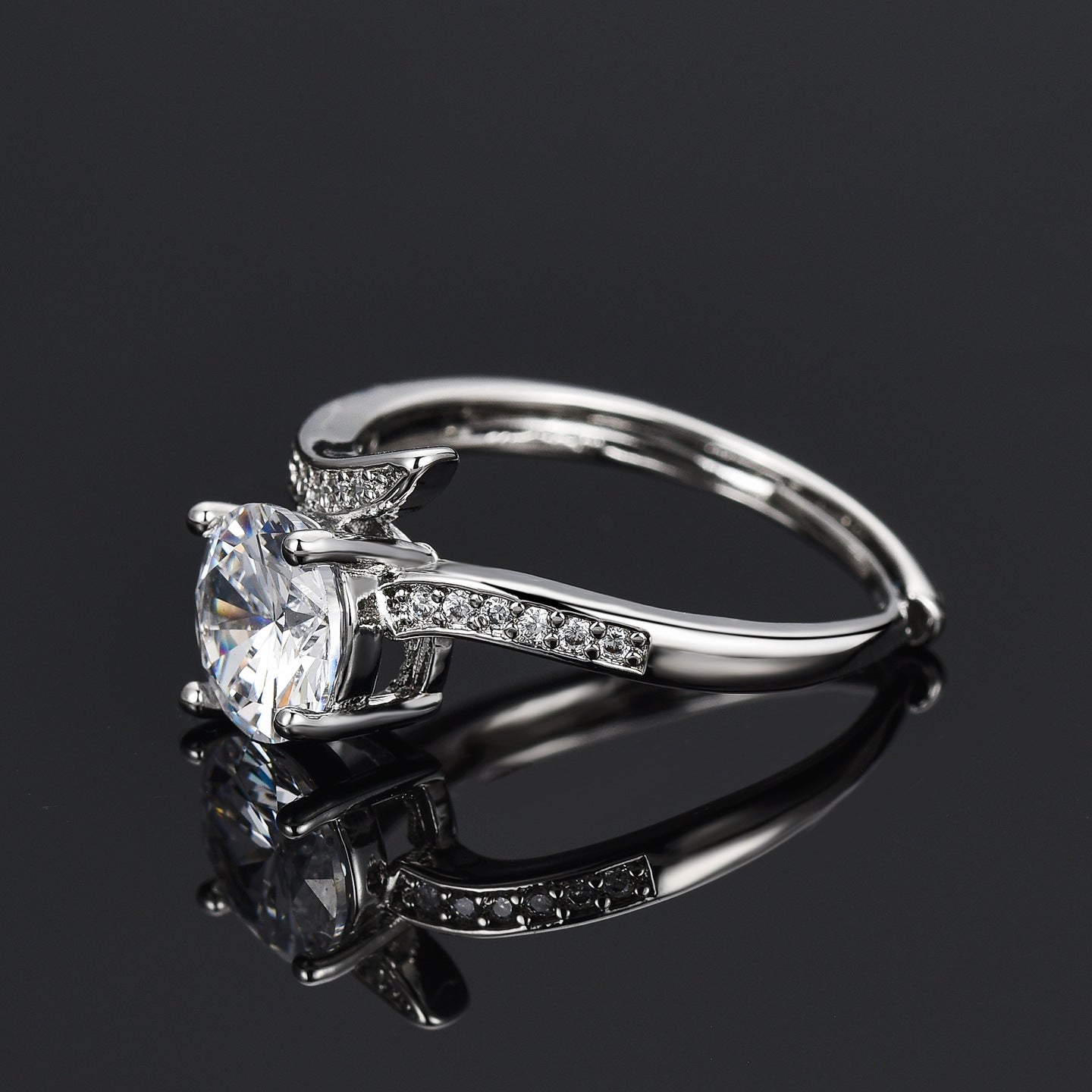 Women's Hearts Arrows Zircon 2 Karat Classic Ring