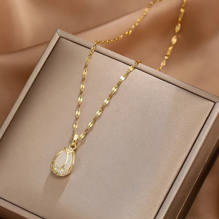Women's Luxury Simplicity Tulip Opal Titanium Steel Clavicle Chain Gold Necklace