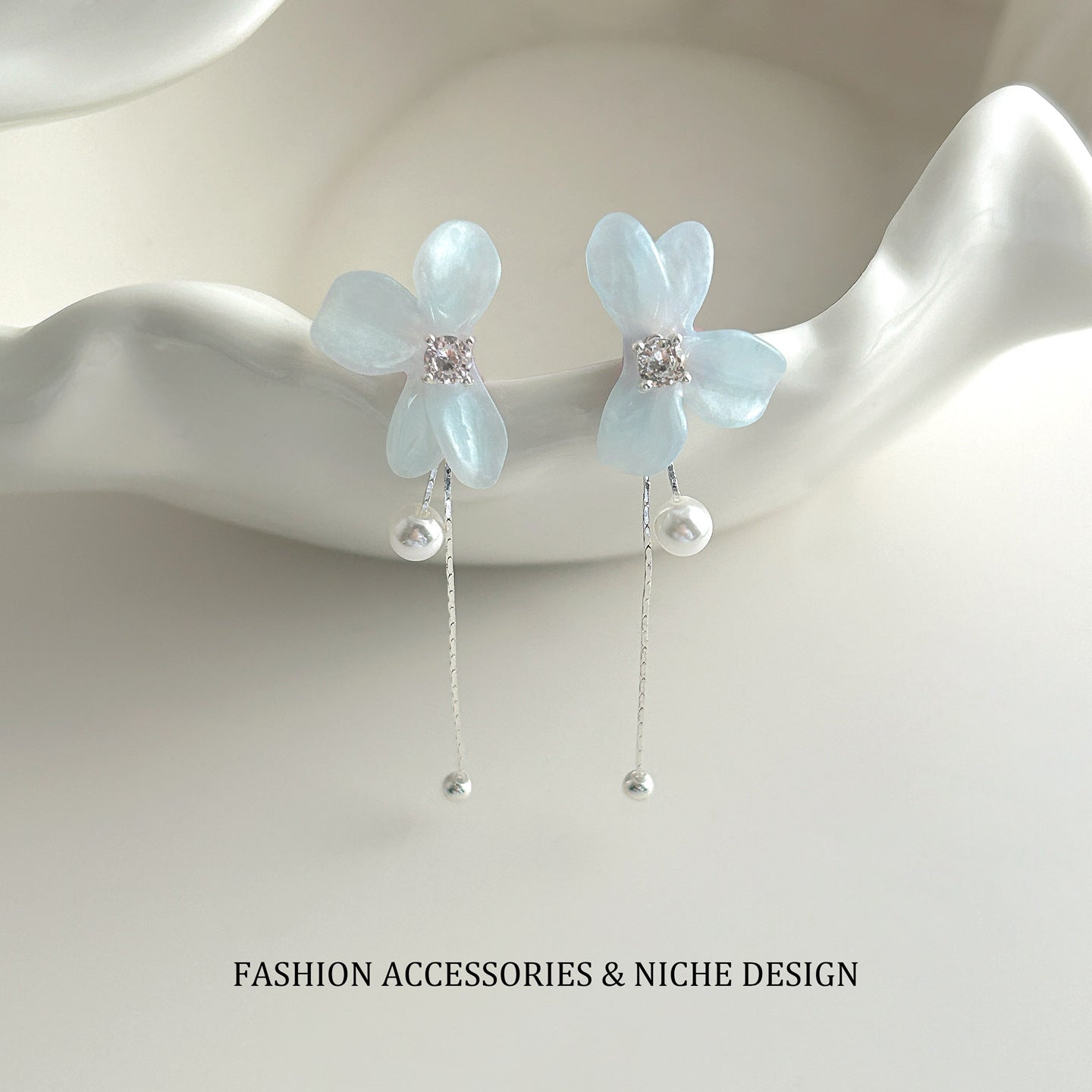 Women's Long White Flower Tassel Pearl For Gentle Fashion Dignified Generous Rings