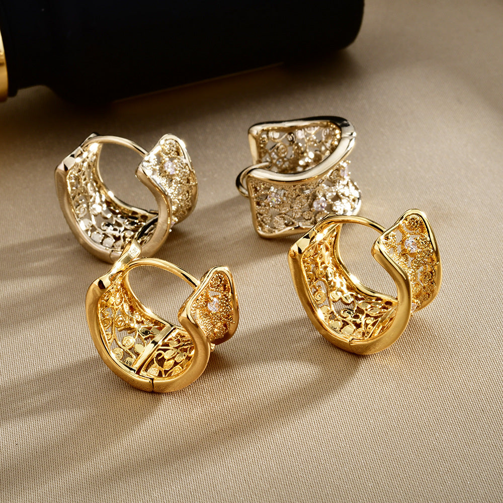 Gold Hollow Zircon Clip Light Luxury Personality High-grade Earrings