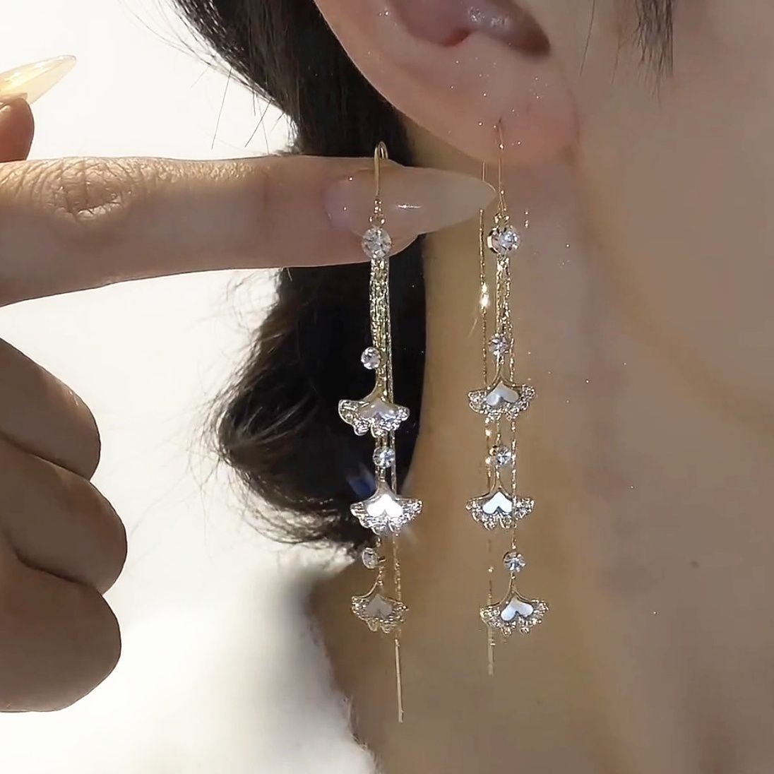 Women's Leaf Tassel Niche Design Long Light Luxury Temperament Gentle Slim Earrings
