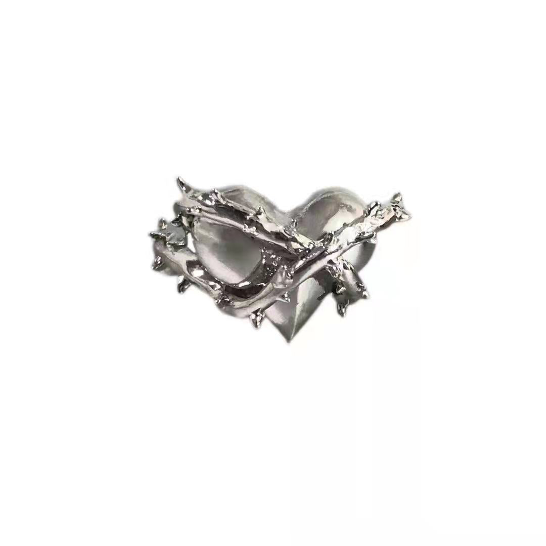 Women's & Men's Locked Heart Metal Thorns Love Heart-shaped Irregular Design Ring