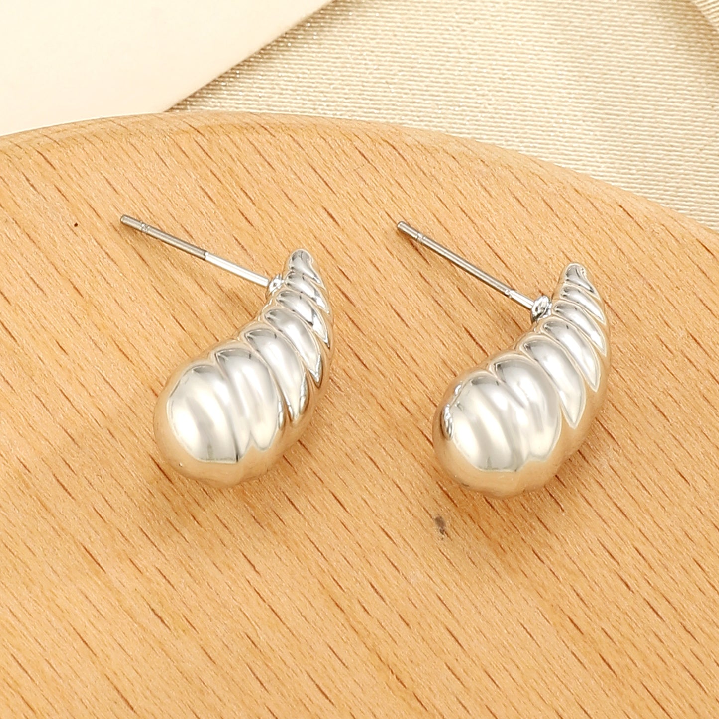 Drops Crescent Ear Design Entry Lux Earrings