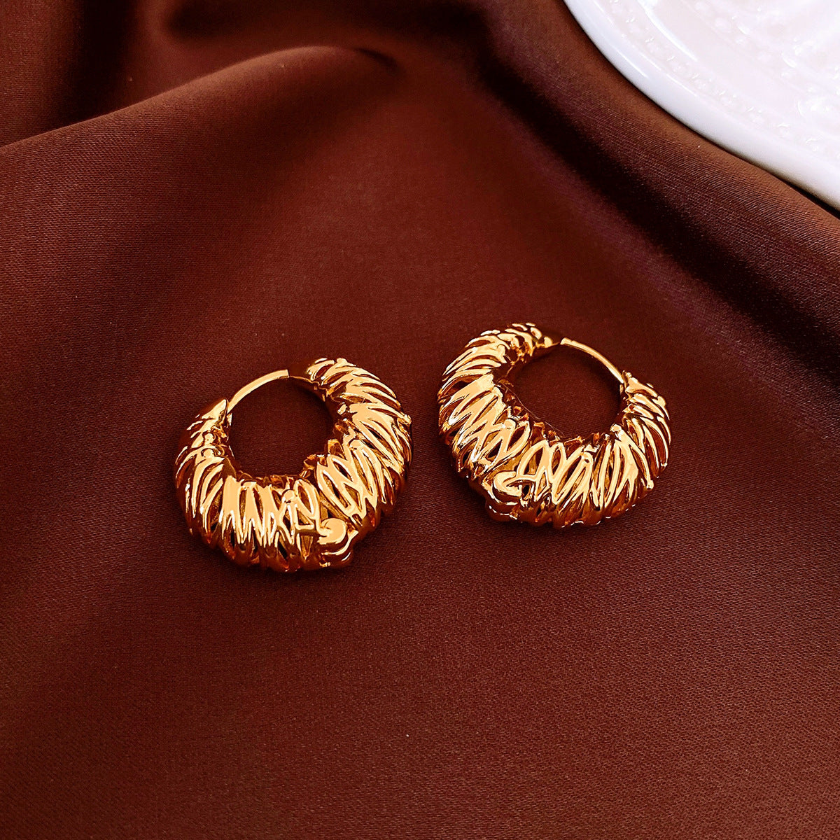 Women's Sier Needle Zircon Spiral Texture Retro Pendants