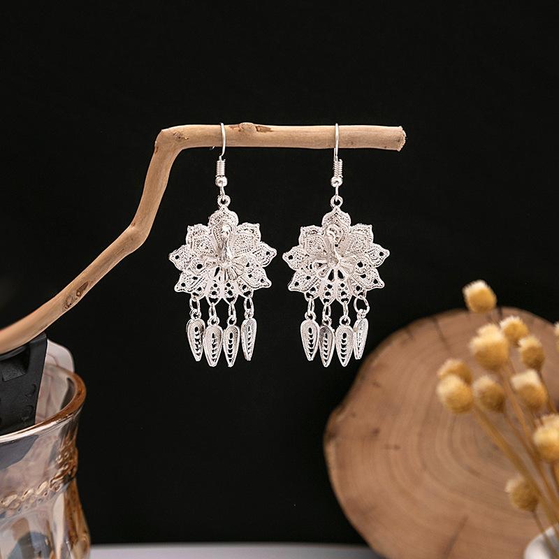 Miao Sier Personality Hollow Out Leaf-shaped Fashion Earrings