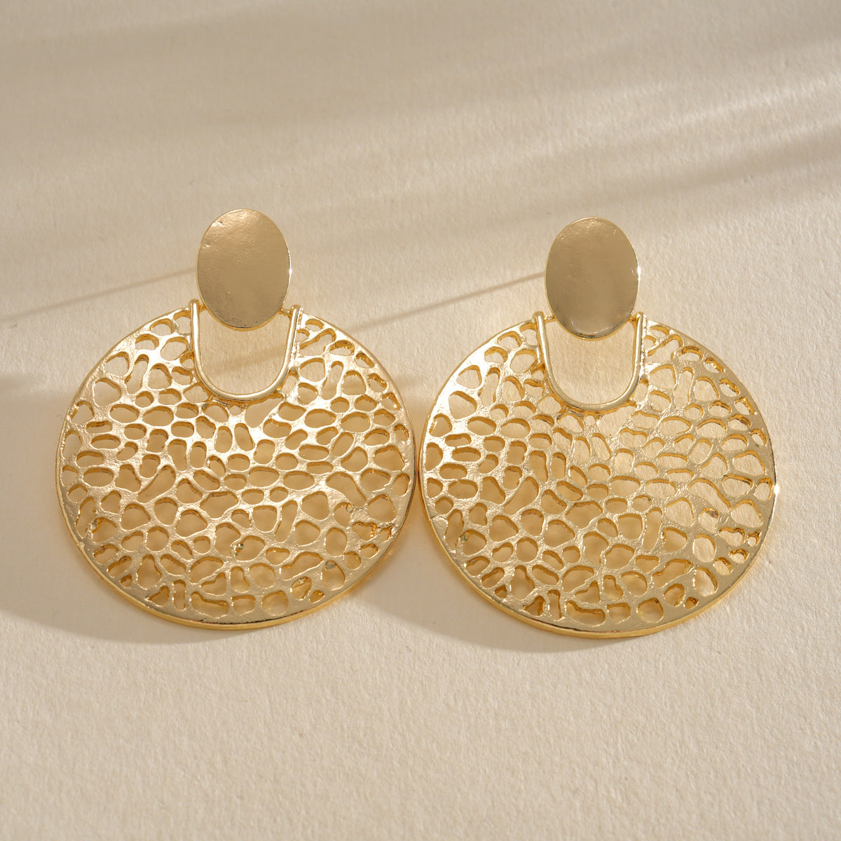 Geometric Cut Heart-shaped Oval Irregular Design Versatile Light Stud Earrings