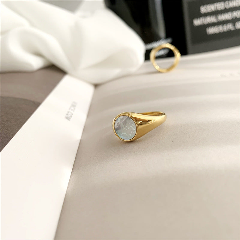 Women's Fashion Retro Elegant Round Fritillary Gold Plated Titanium Steel Shell Ring
