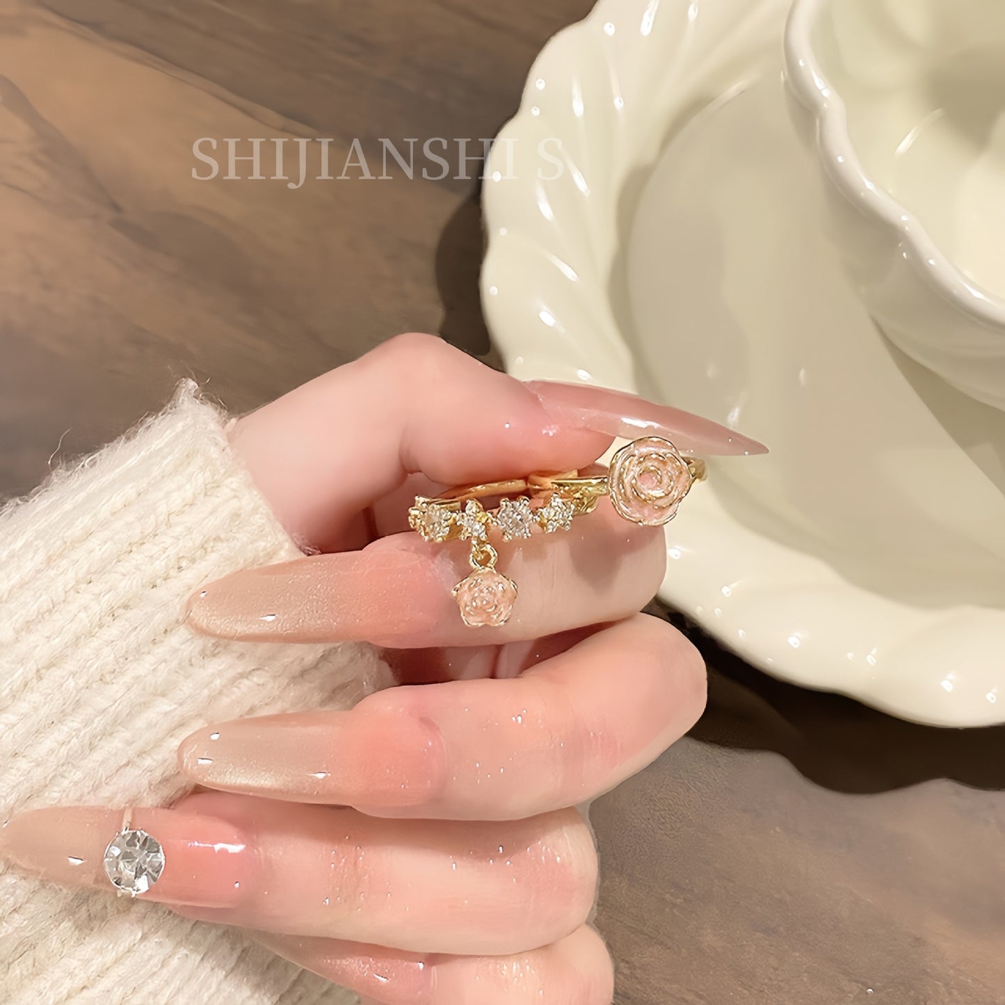 Fingertip French Style Gold Petal Tassel Female Niche Design Retro Ring