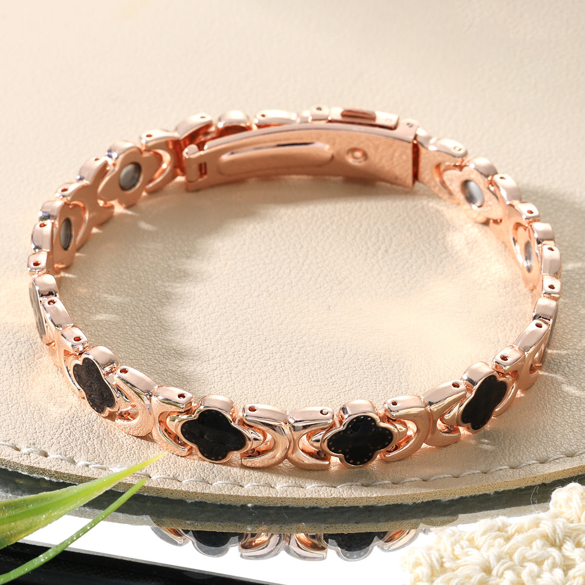 Magnet Affordable Luxury Fashion Clover Alloy Bracelet