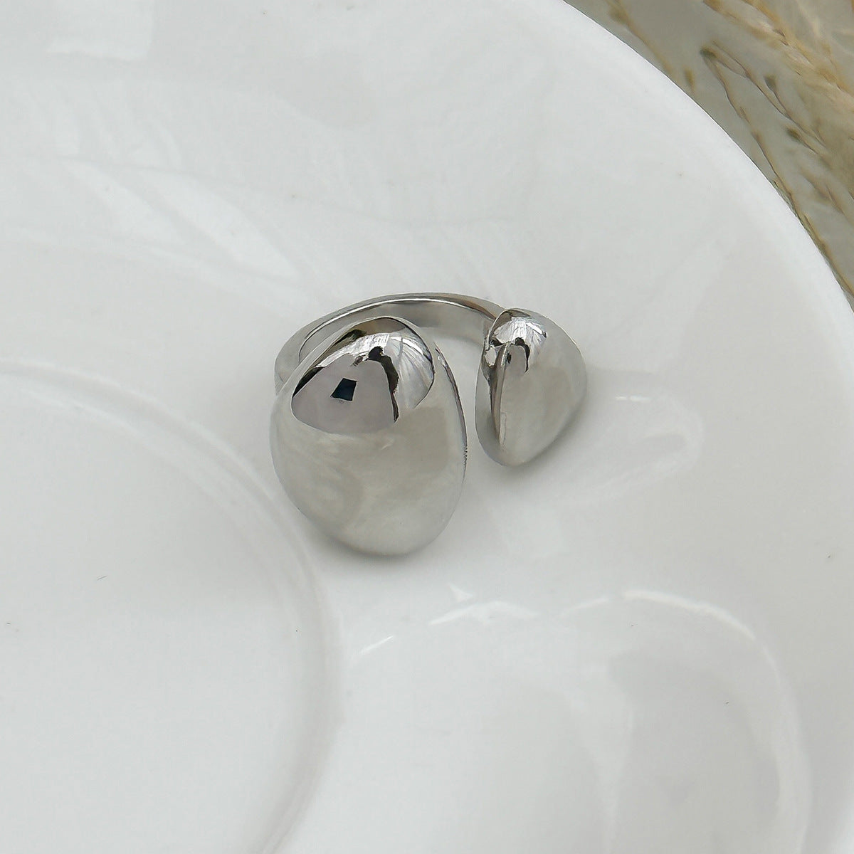 Glossy Surface Female Texture Water Drop Open Egg Face Ring