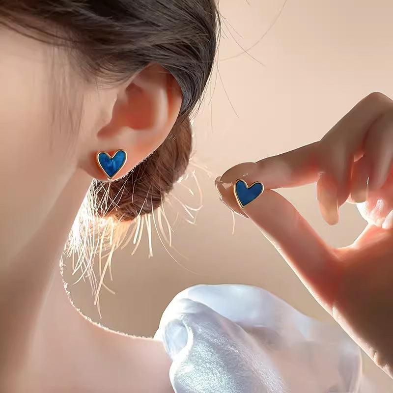 Women's Loving Heart Retro High-grade Light Luxury Stud Earrings
