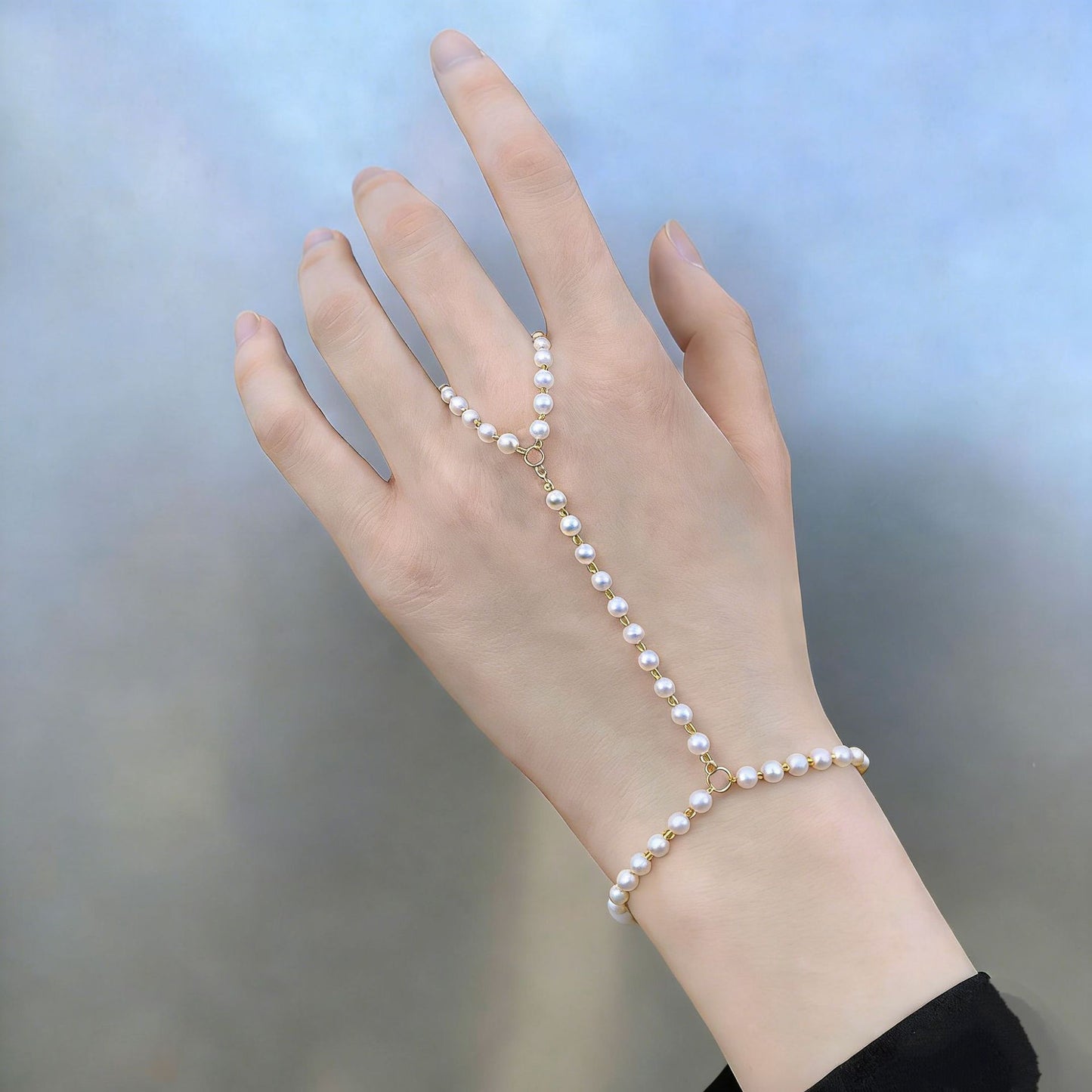 Fashion Lady Gold Finger Chain Butterfly Bracelet